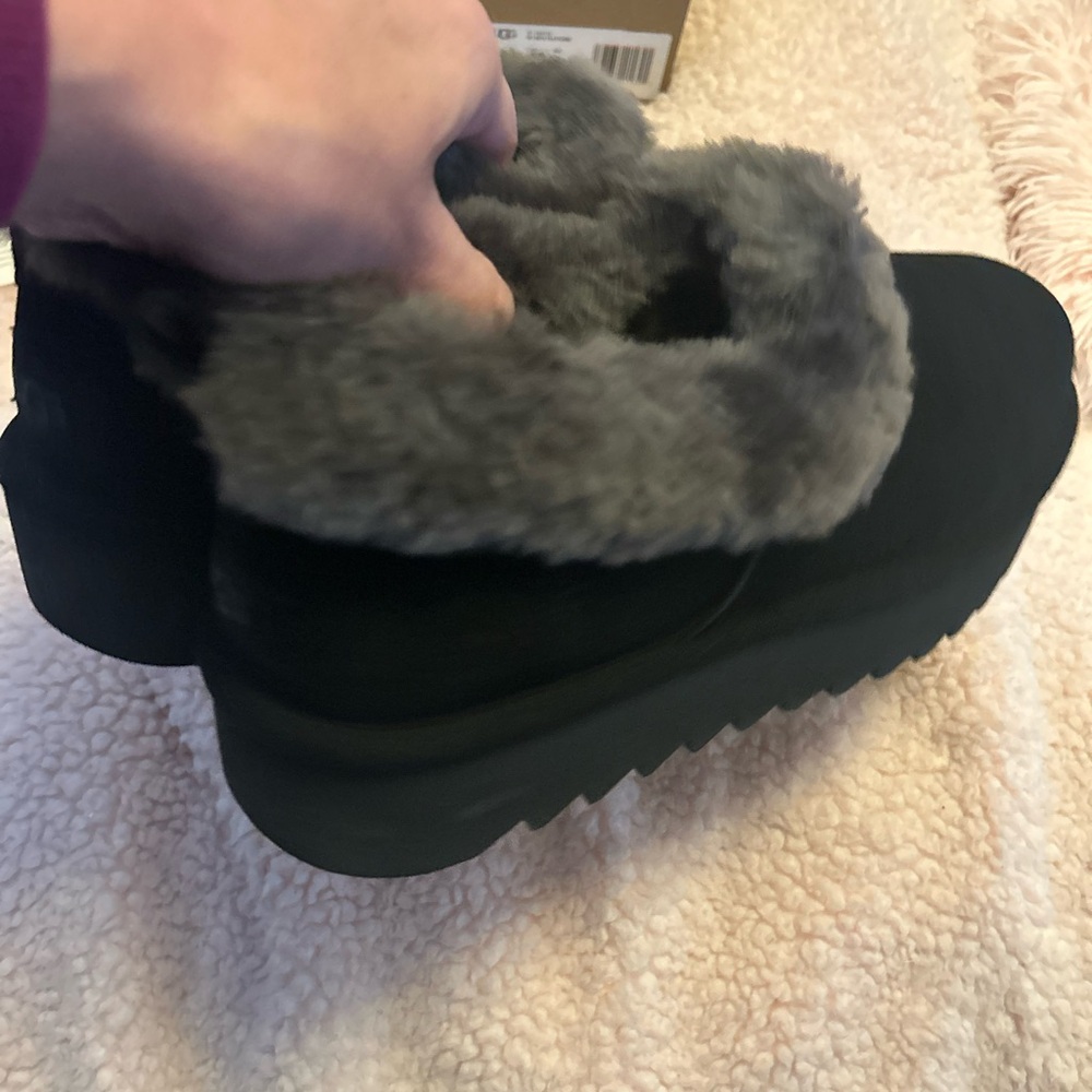 NWOT UGG platform boots. - image 15